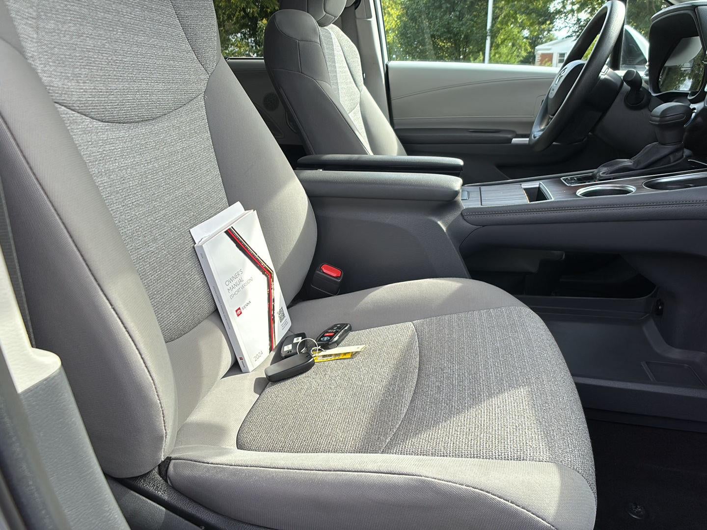 2024 Toyota Sienna LE