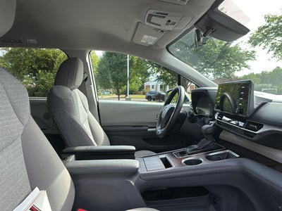 2024 Toyota Sienna LE