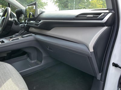 2024 Toyota Sienna LE