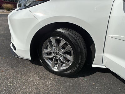 2024 Toyota Sienna LE