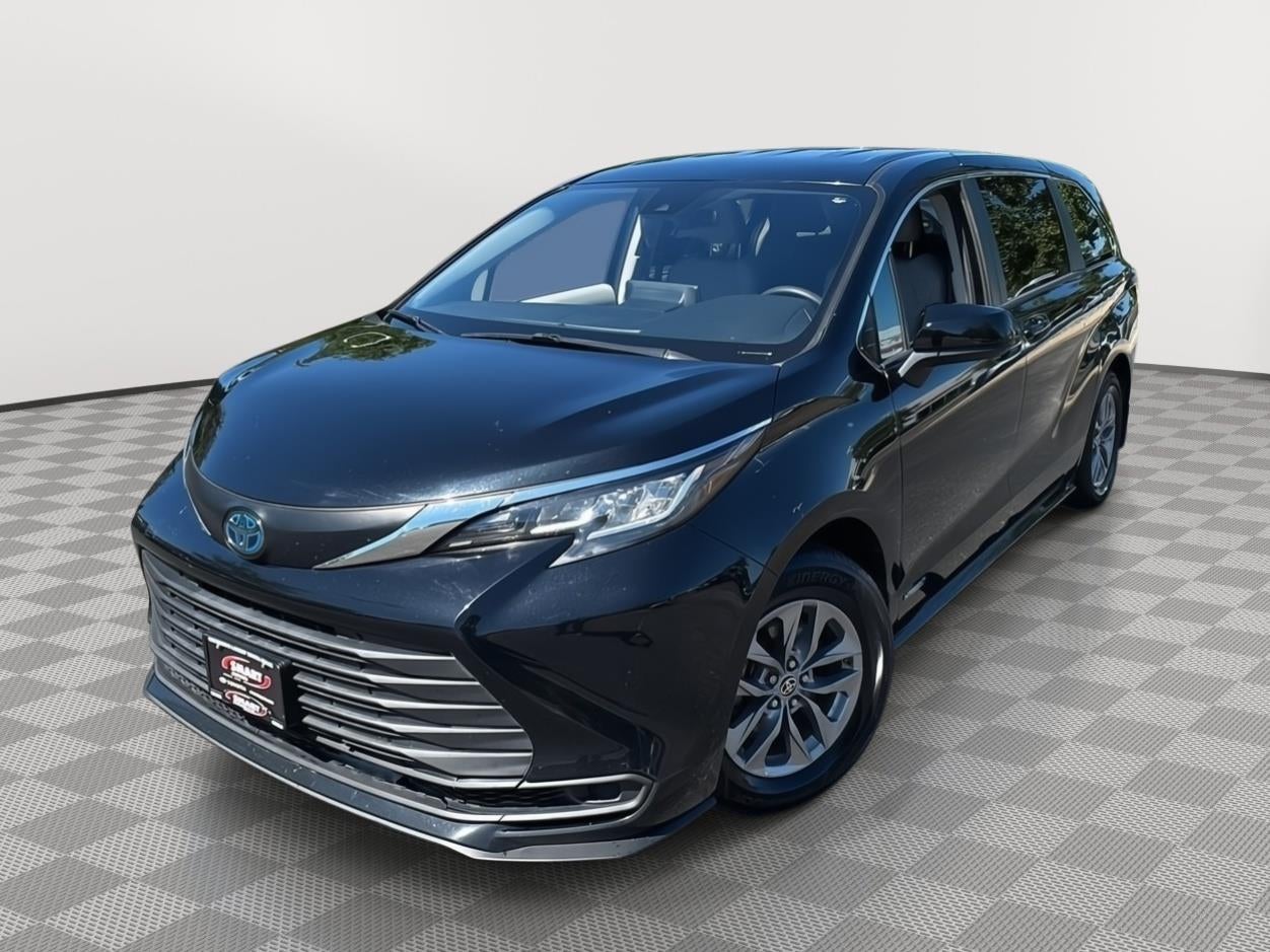 2021 Toyota SIENNA LE