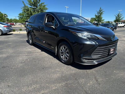 2021 Toyota SIENNA LE