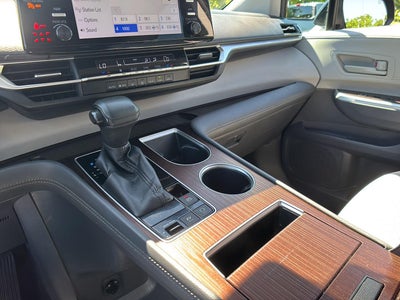 2021 Toyota SIENNA LE