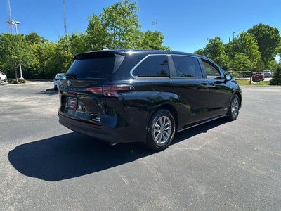 2021 Toyota SIENNA LE