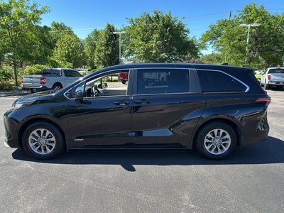 2021 Toyota SIENNA LE