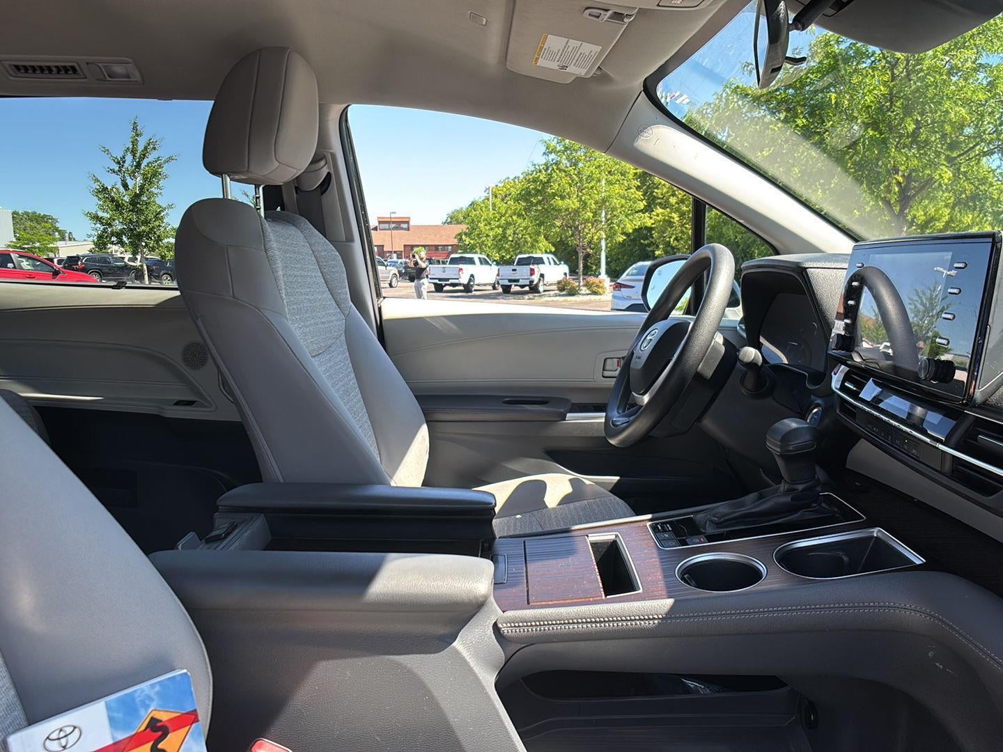 2021 Toyota SIENNA LE
