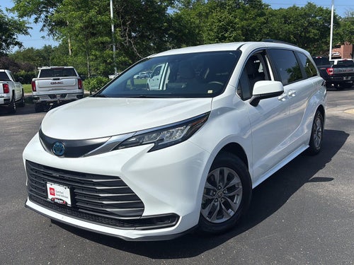 2023 Toyota Sienna LE