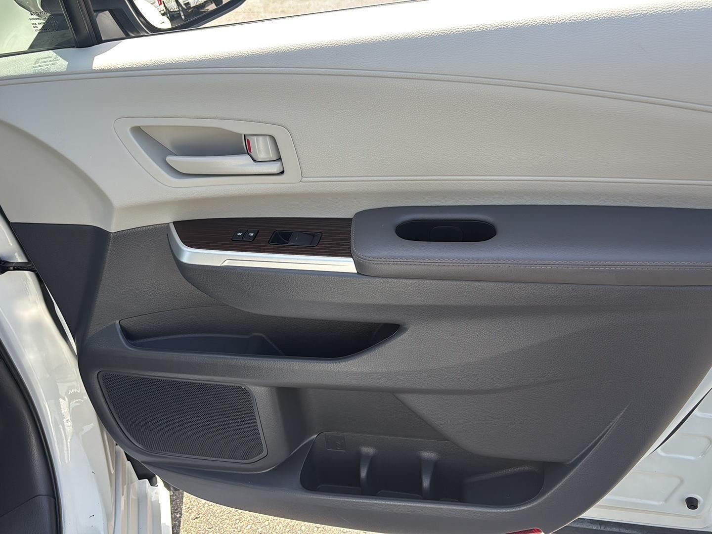 2023 Toyota Sienna LE