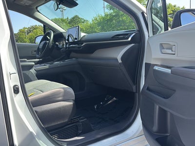 2023 Toyota Sienna LE