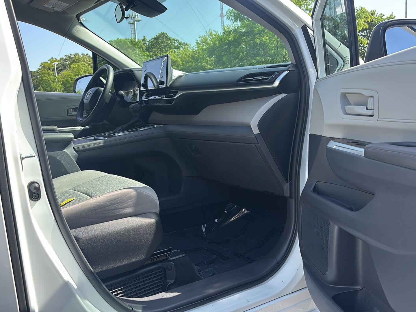 2023 Toyota Sienna LE