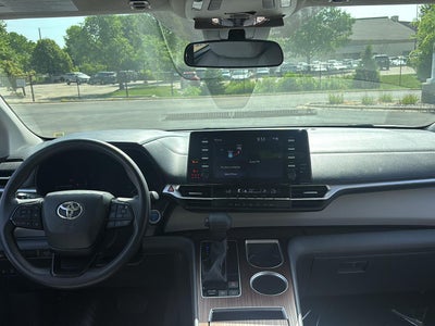 2023 Toyota Sienna LE