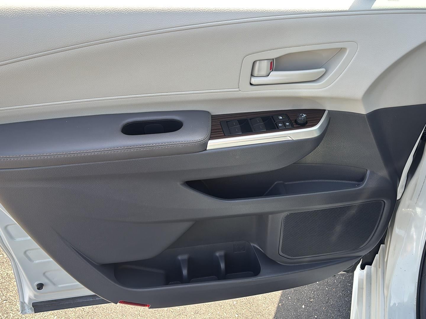 2023 Toyota Sienna LE