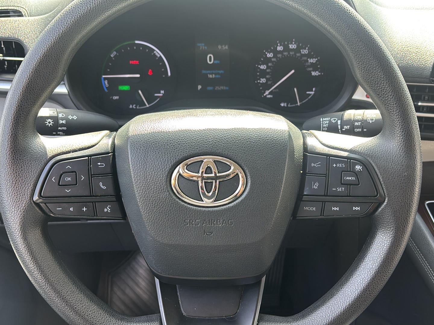 2023 Toyota Sienna LE
