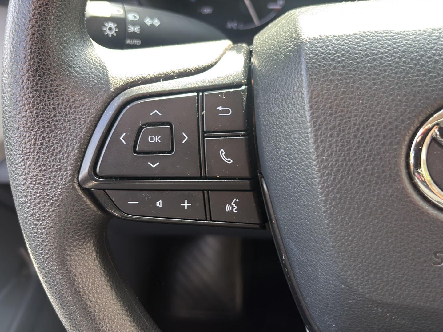 2023 Toyota Sienna LE
