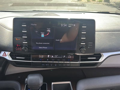 2023 Toyota Sienna LE