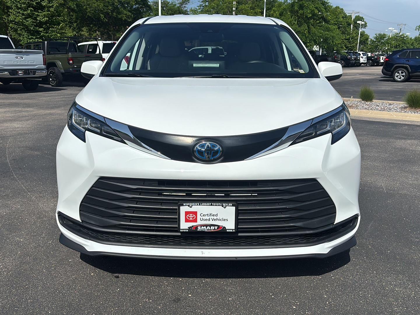 2023 Toyota Sienna LE