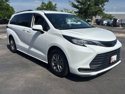 2023 Toyota Sienna LE