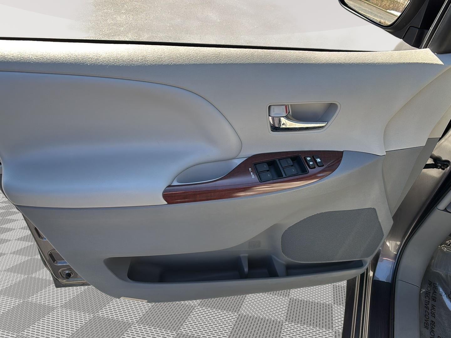 2012 Toyota Sienna XLE 8-Passenger