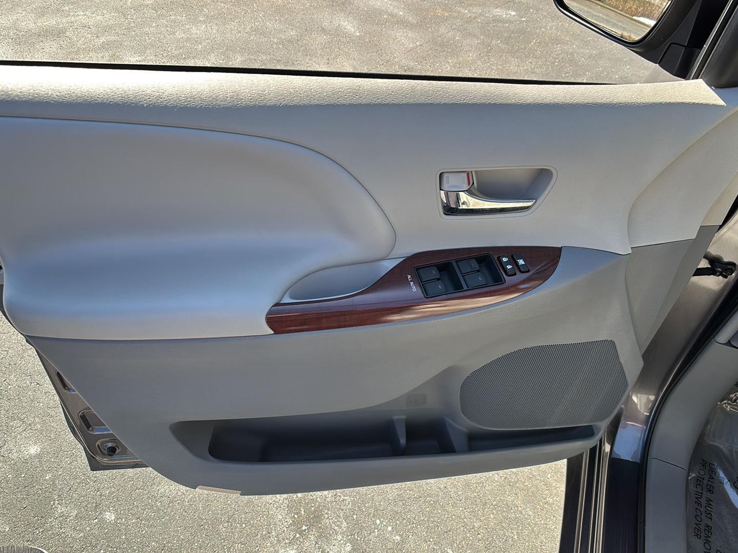 2012 Toyota Sienna XLE 8-Passenger