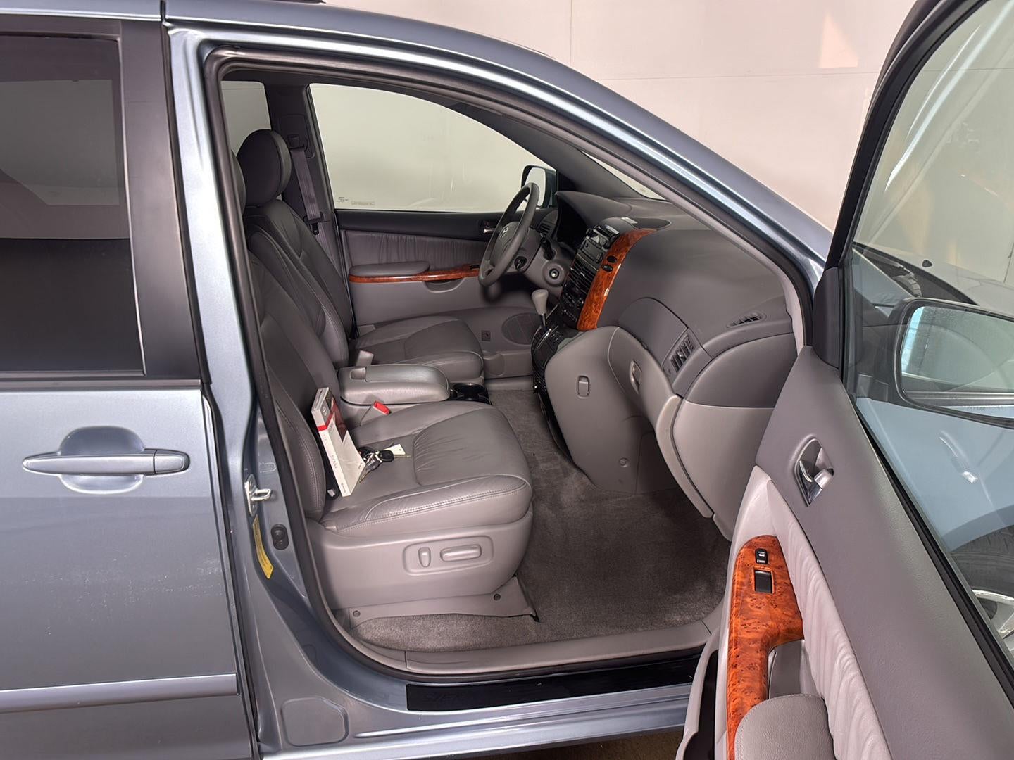 2010 Toyota Sienna XLE