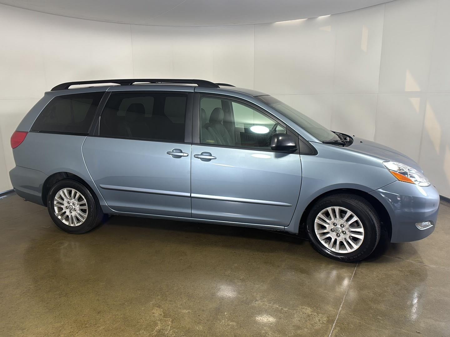 2010 Toyota Sienna XLE