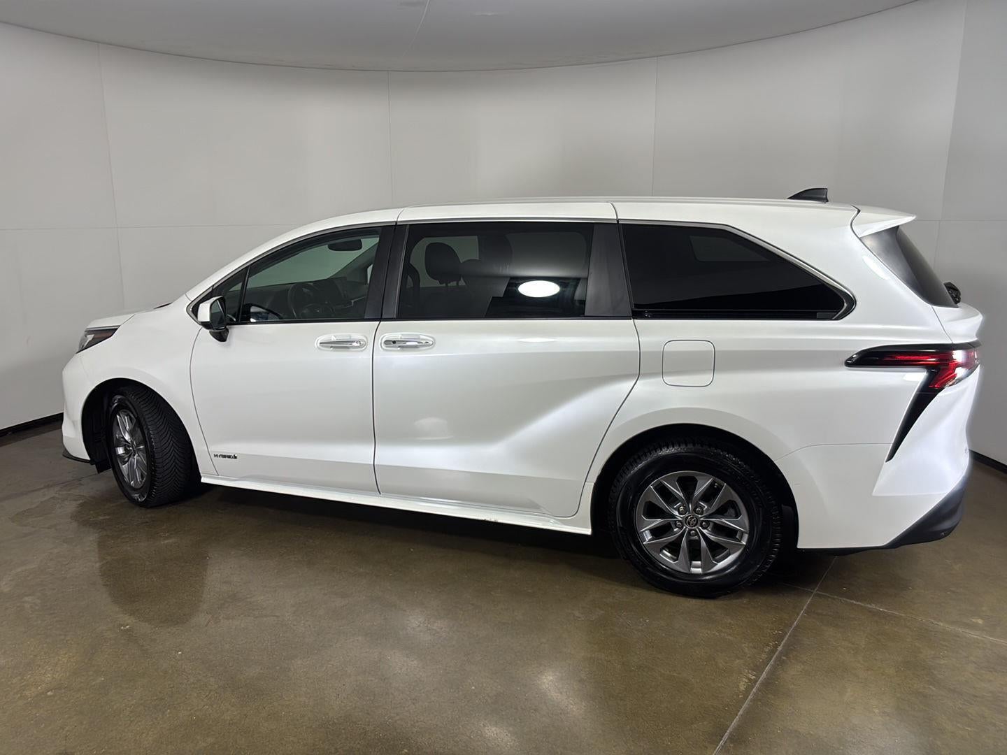 2021 Toyota Sienna XLE