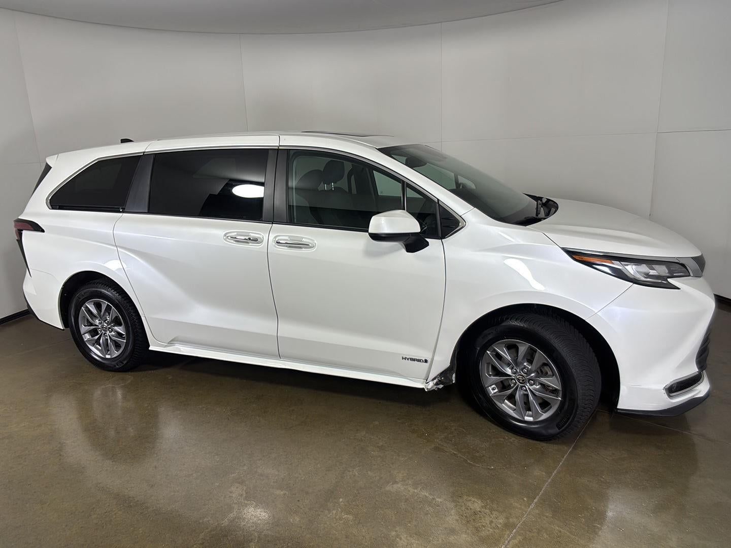 2021 Toyota Sienna XLE