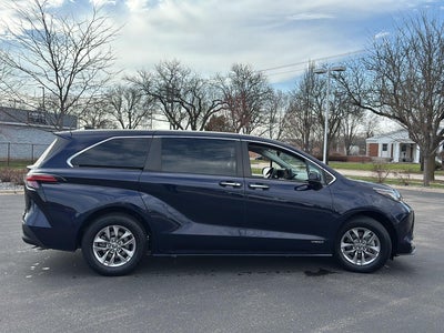 2021 Toyota Sienna XLE
