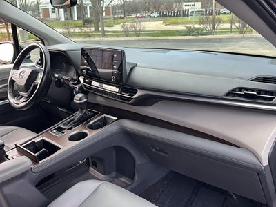 2021 Toyota Sienna XLE