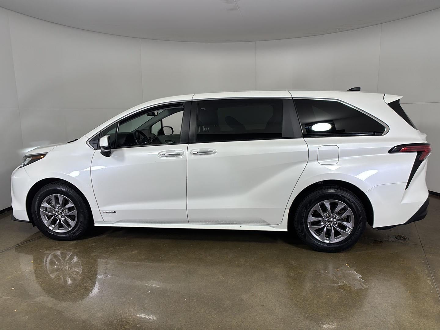 2021 Toyota Sienna XLE