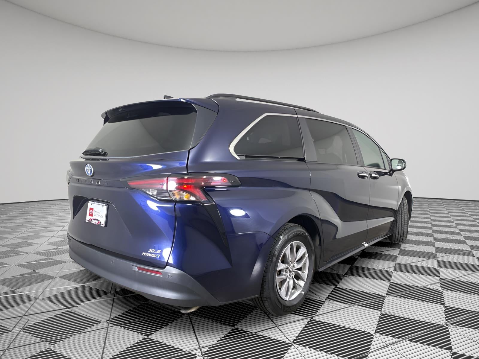 2024 Toyota SIENNA XLE