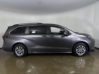 2024 Toyota Sienna XLE