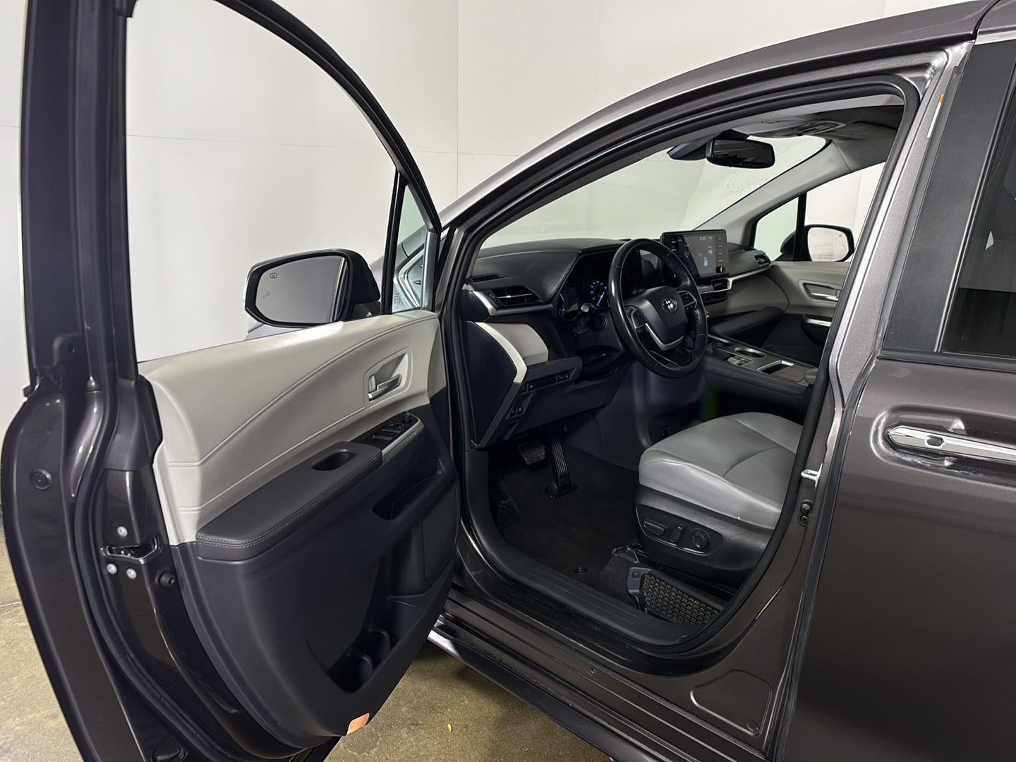 2024 Toyota Sienna XLE