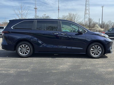 2024 Toyota Sienna XLE