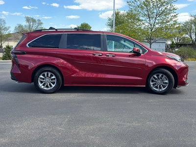 2023 Toyota Sienna XLE