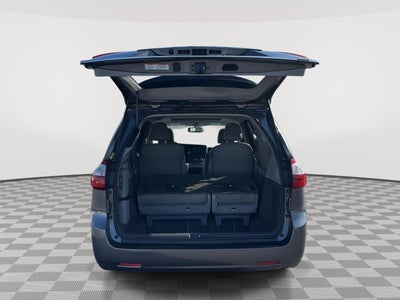 2017 Toyota Sienna XLE 8-Passenger