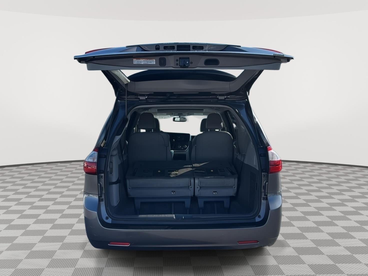 2017 Toyota Sienna XLE 8-Passenger