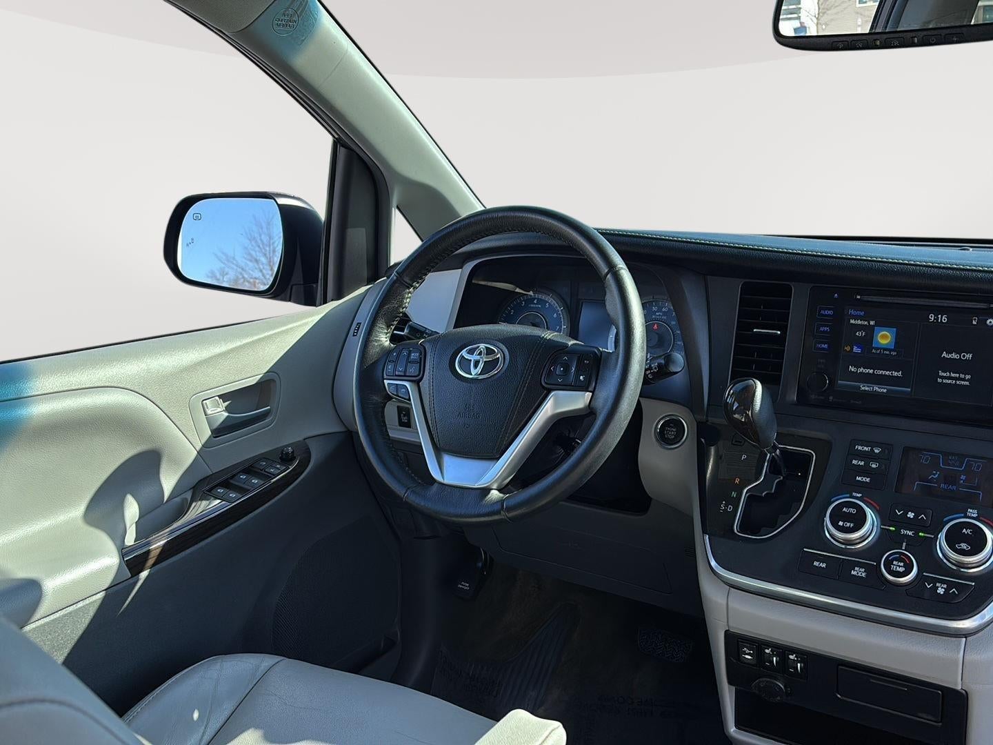 2017 Toyota Sienna XLE 8-Passenger