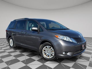 2017 Toyota Sienna XLE 8-Passenger