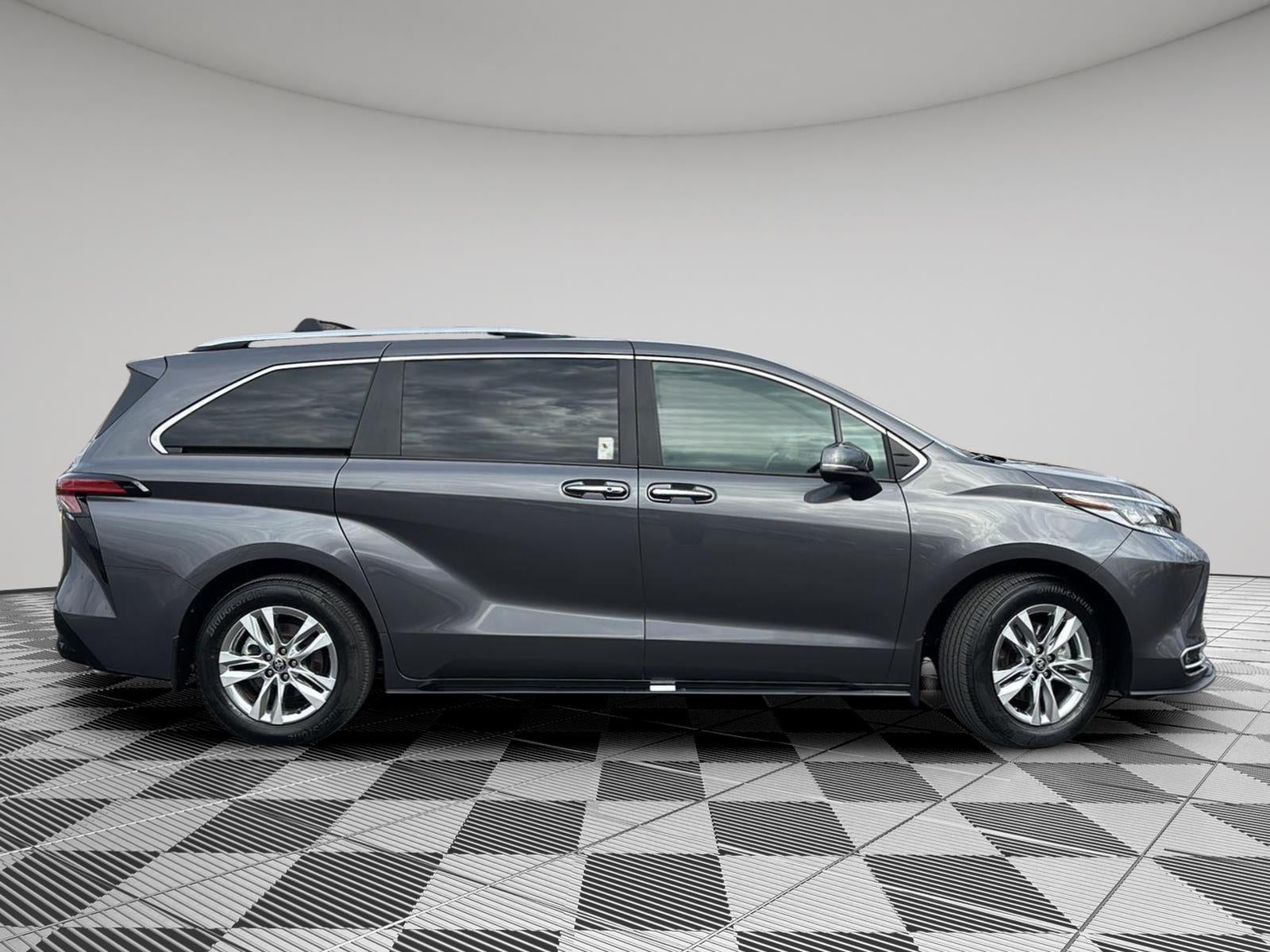 2025 Toyota Sienna Limited 7-Passenger