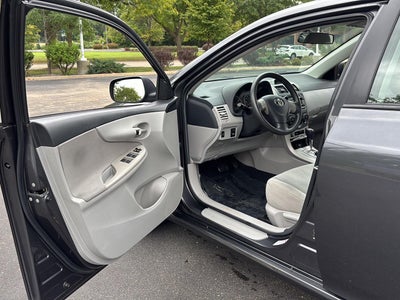 2012 Toyota Corolla 4dr Sdn Auto LE (Natl)