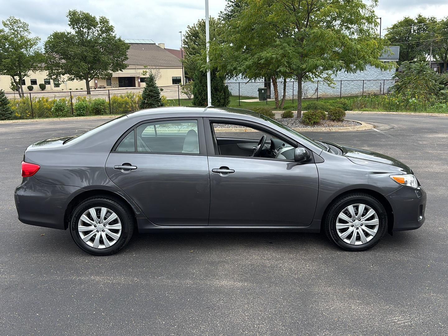 2012 Toyota Corolla 4dr Sdn Auto LE (Natl)