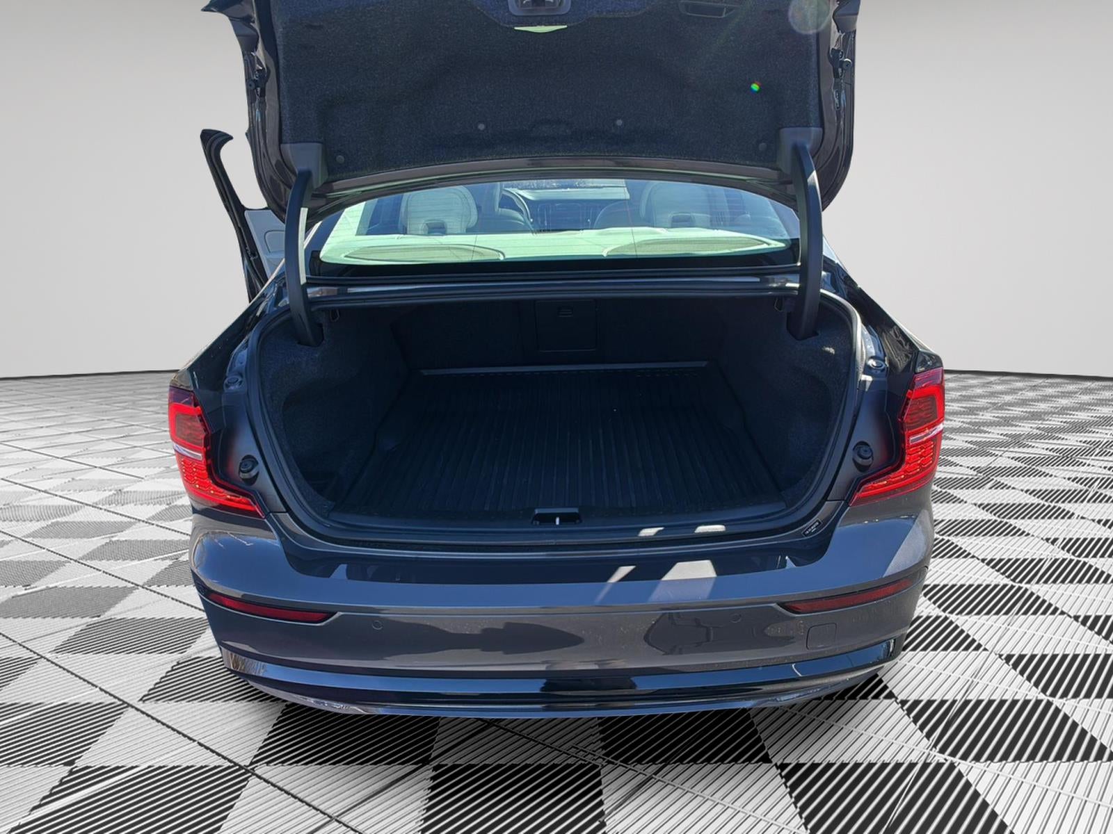 2024 Volvo S60 Plus Dark Theme