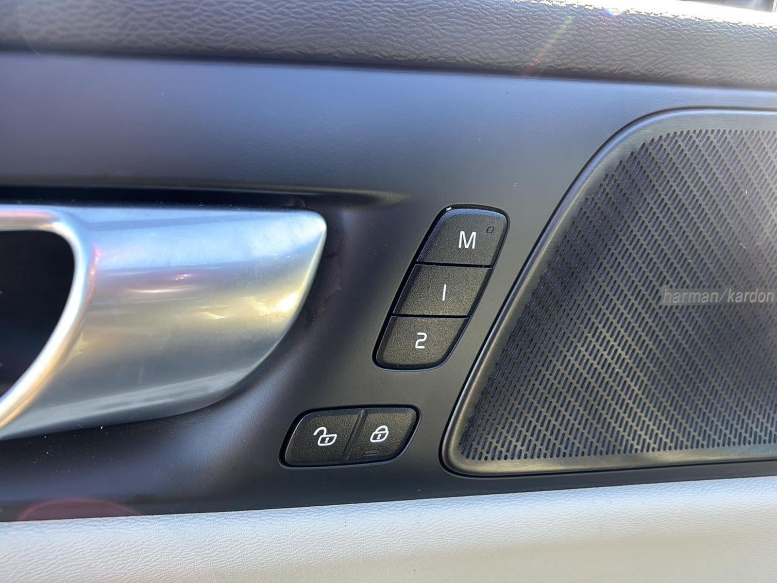 2024 Volvo S60 Plus Dark Theme