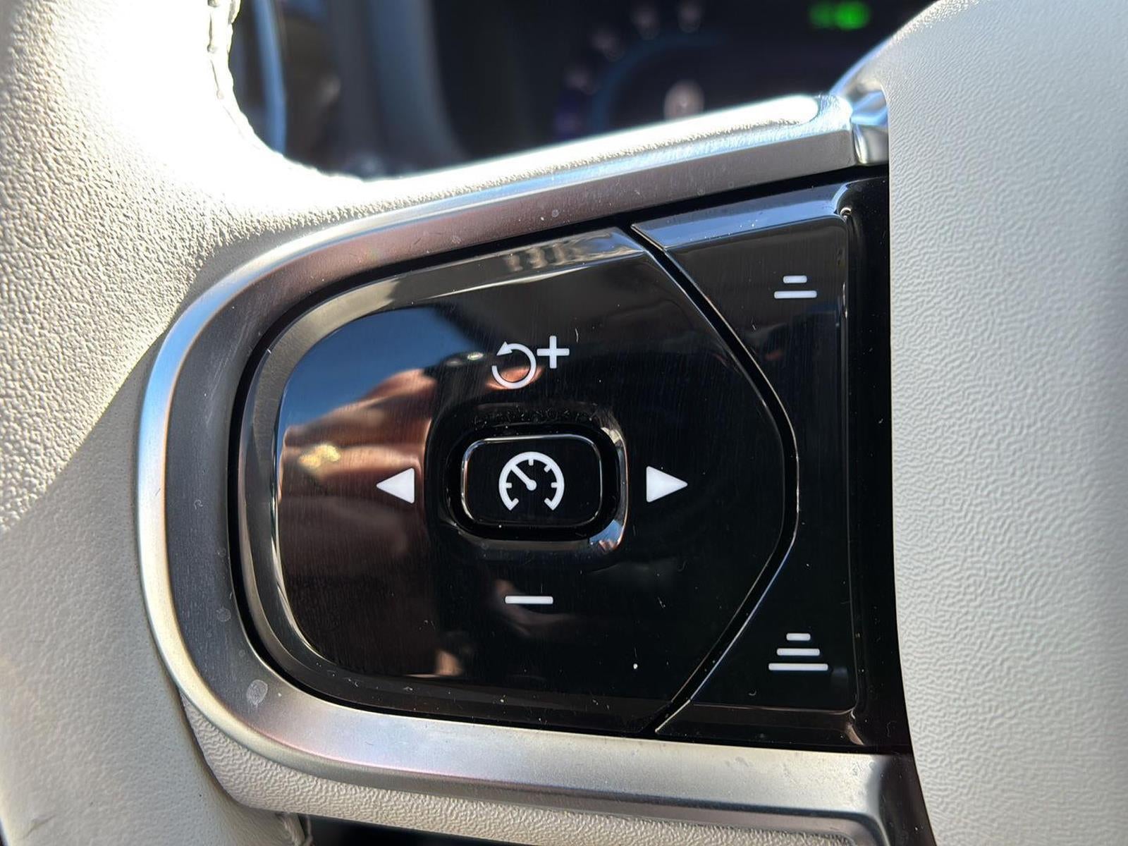 2024 Volvo S60 Plus Dark Theme