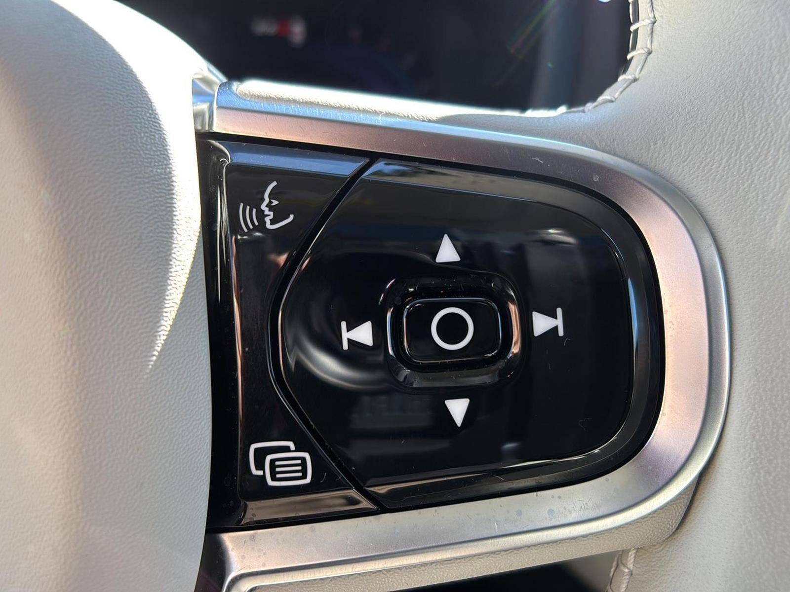 2024 Volvo S60 Plus Dark Theme