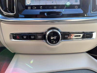 2024 Volvo S60 Plus Dark Theme