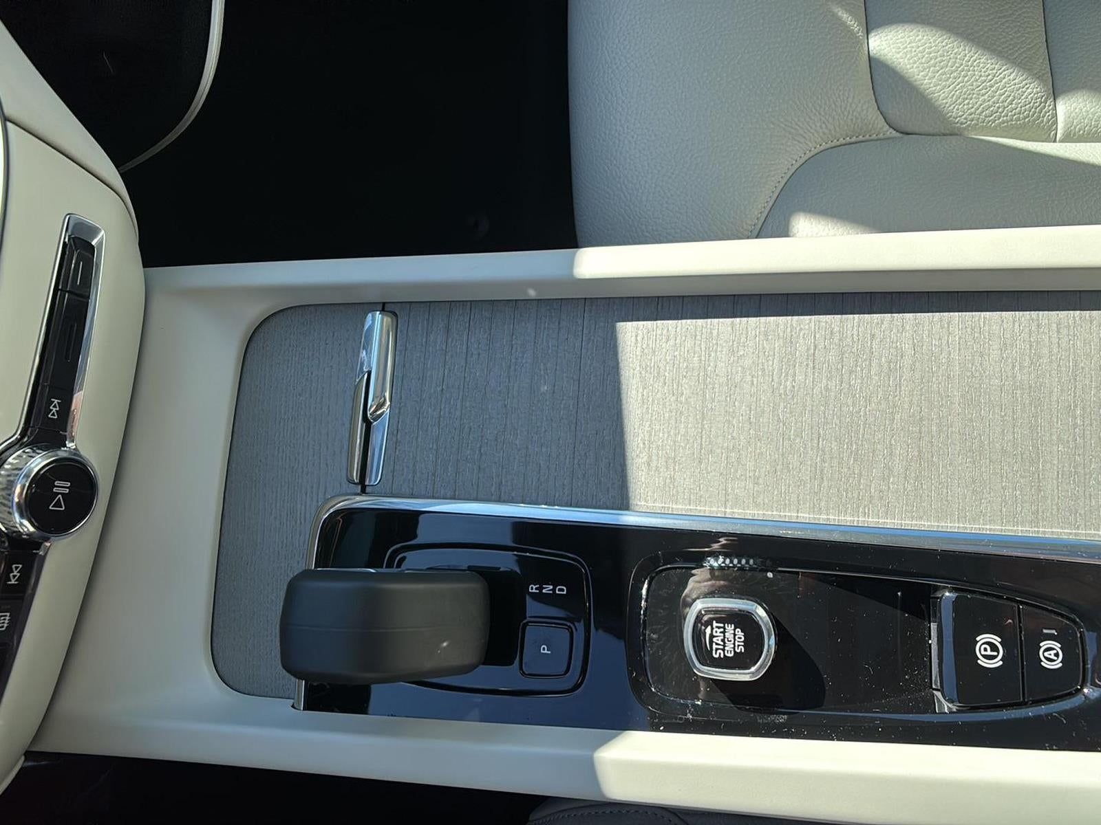 2024 Volvo S60 Plus Dark Theme