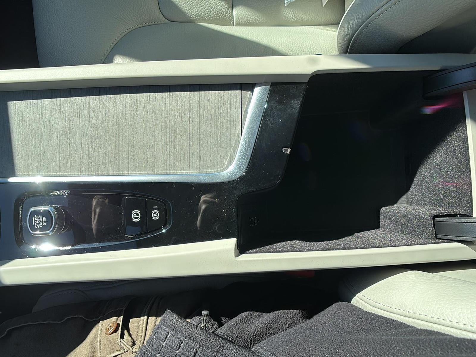 2024 Volvo S60 Plus Dark Theme