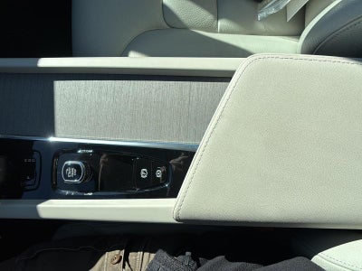 2024 Volvo S60 Plus Dark Theme